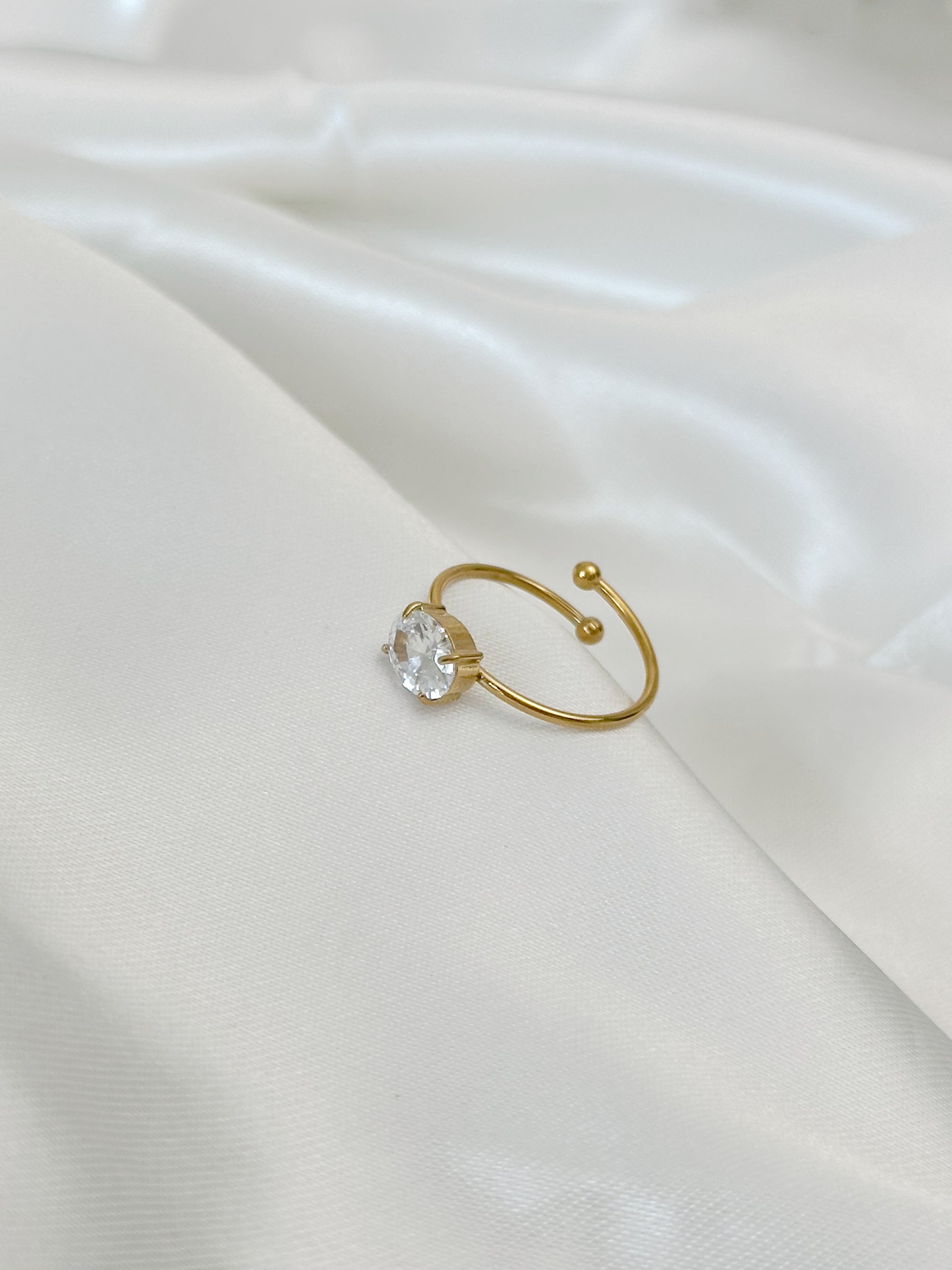 Adela Ring
