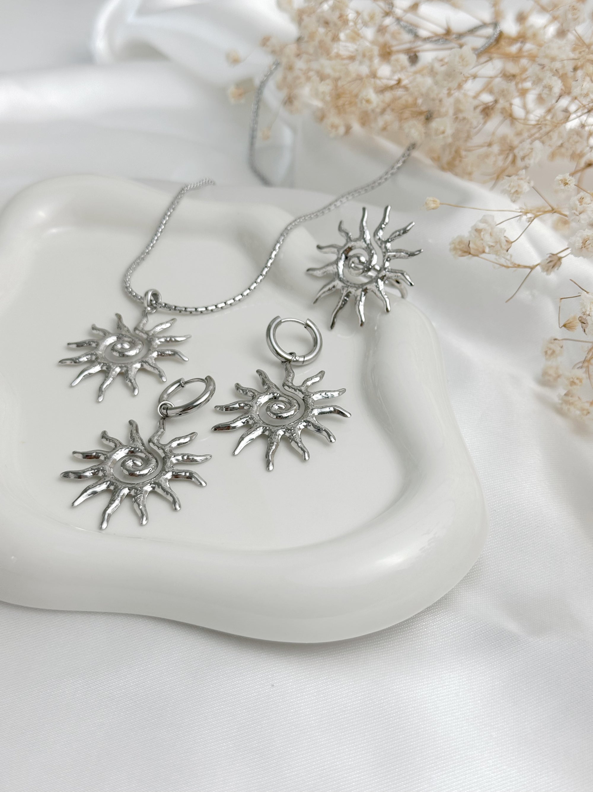 Solari Necklace