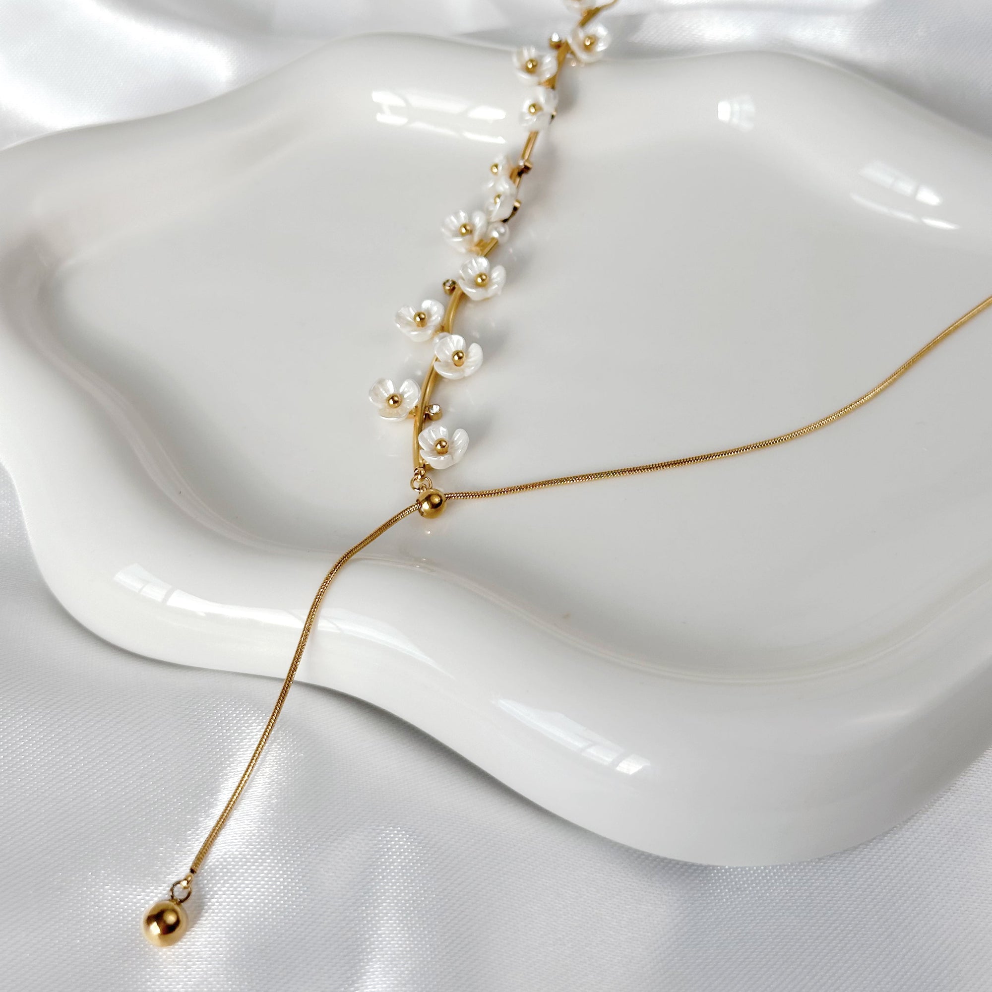 Prim Flora Necklace