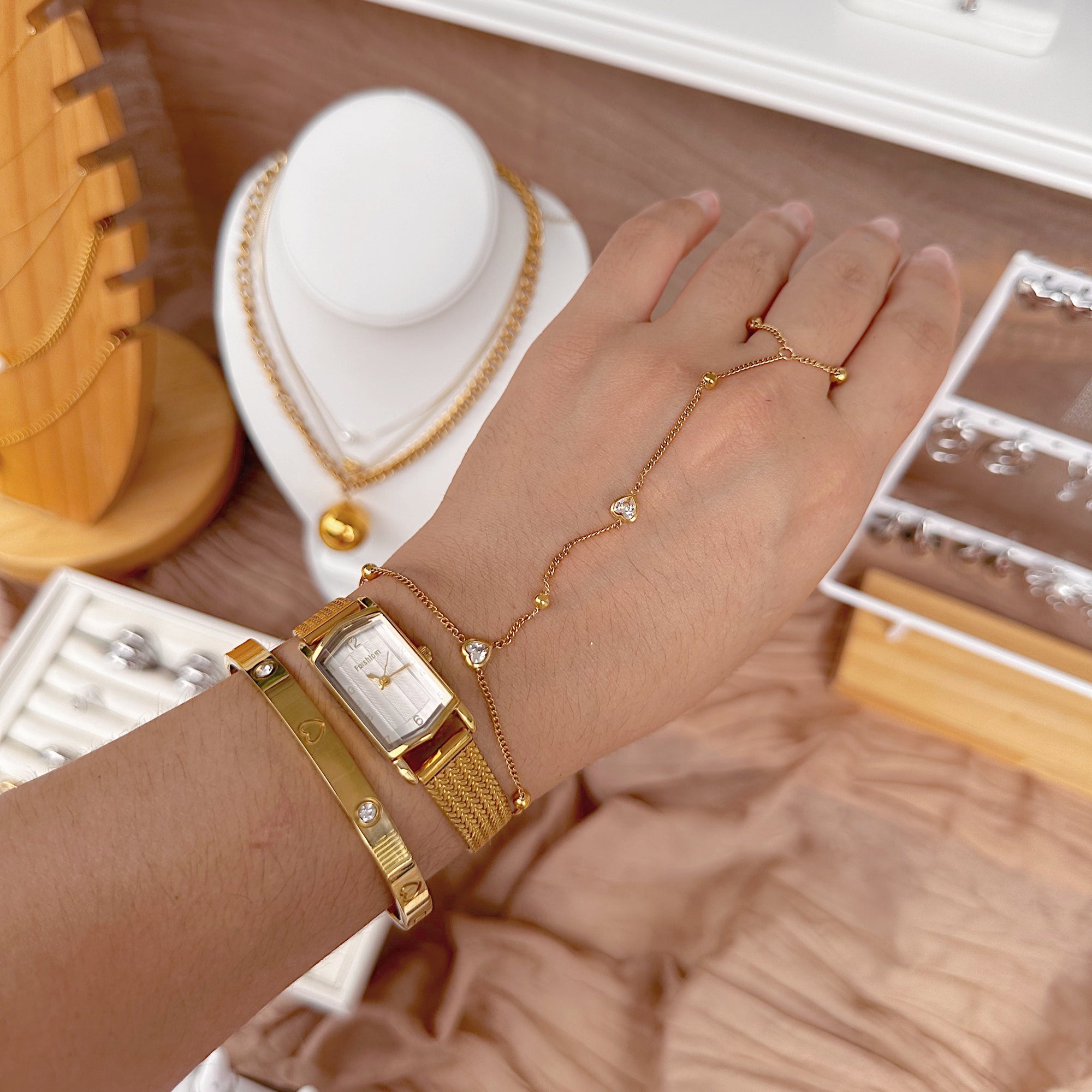 Hera Hand Chain