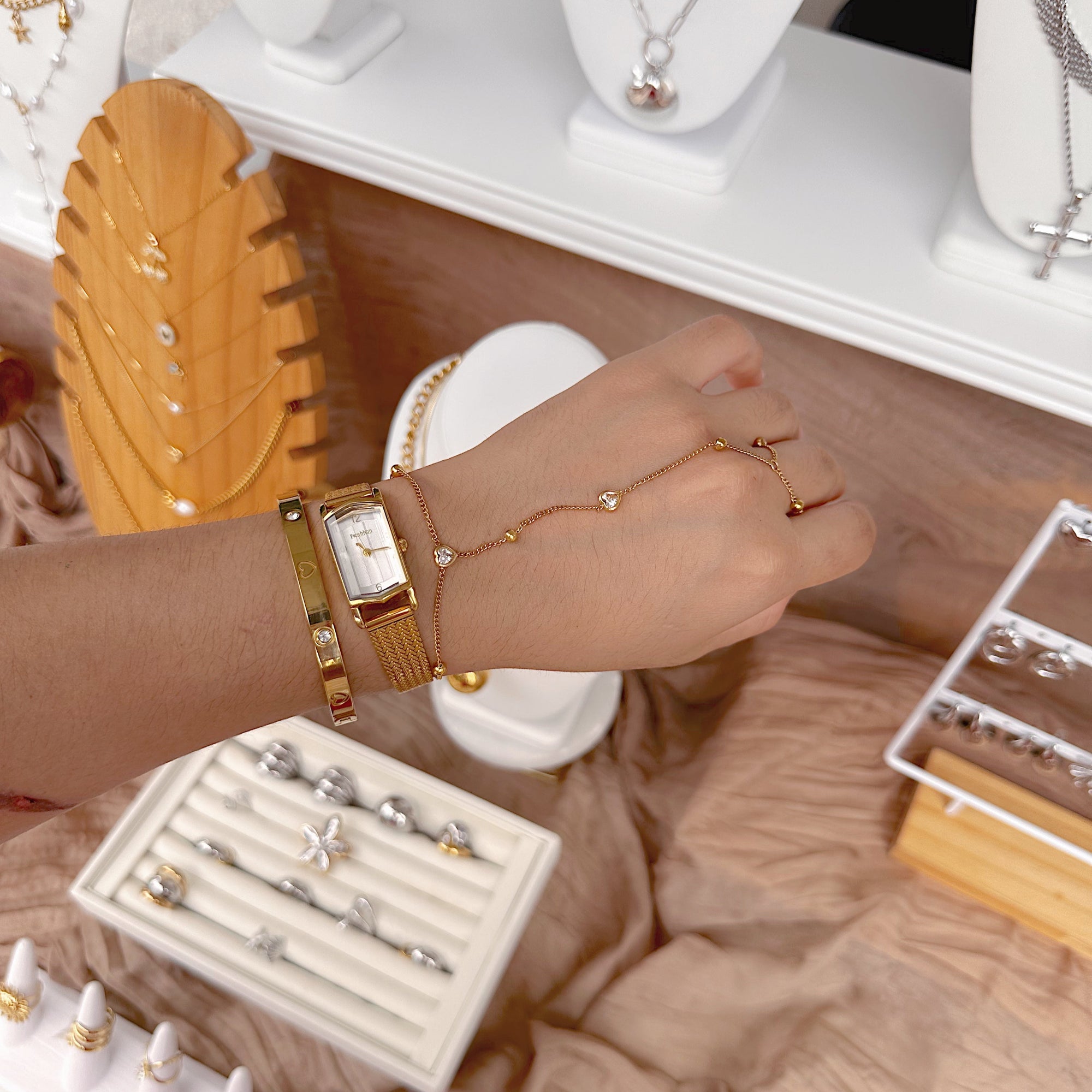Hera Hand Chain